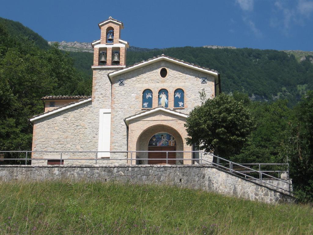 Hotel Casale Isola del Gran Sasso dʼItalia Esterno foto
