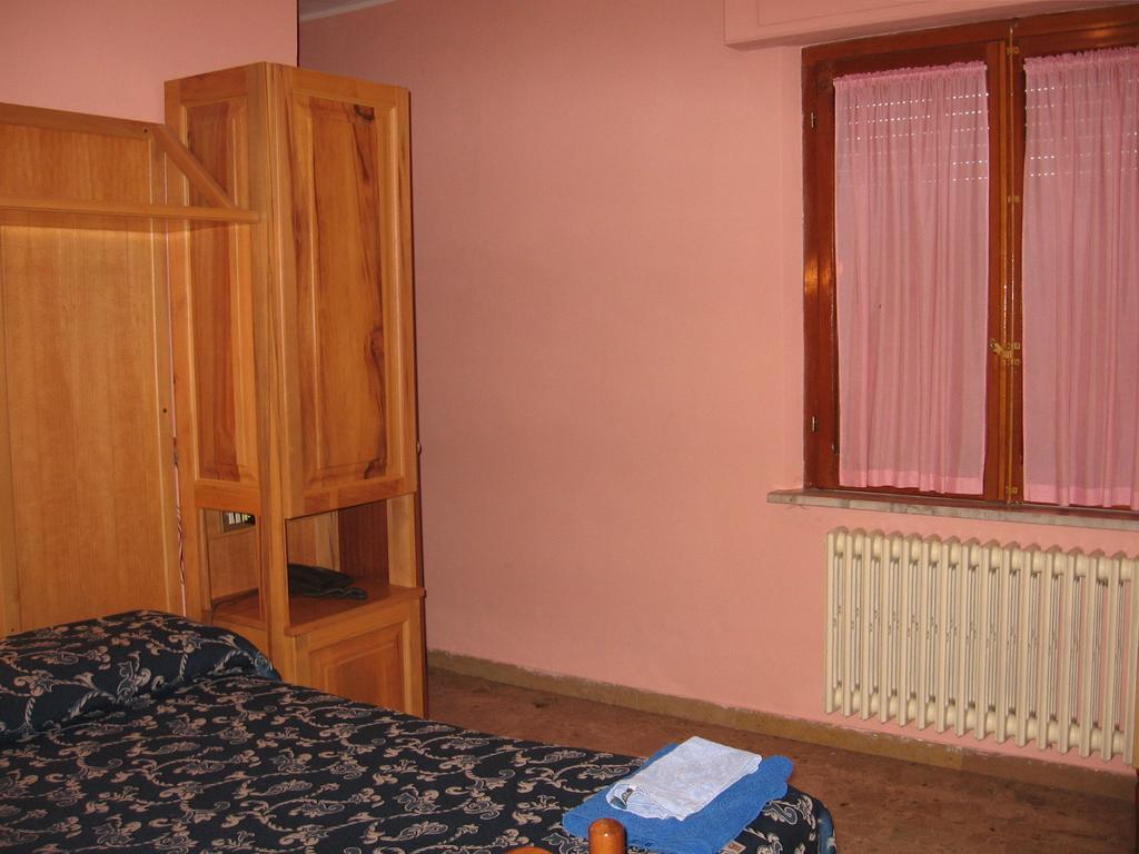 Hotel Casale Isola del Gran Sasso dʼItalia Camera foto