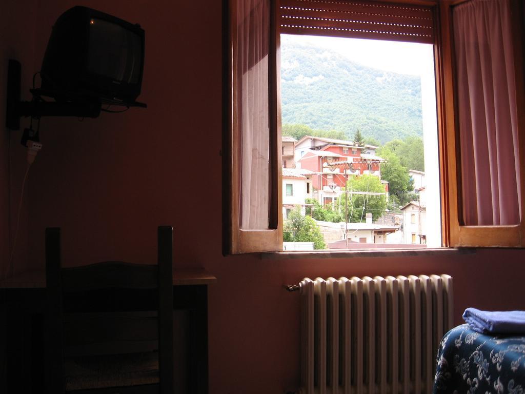 Hotel Casale Isola del Gran Sasso dʼItalia Camera foto