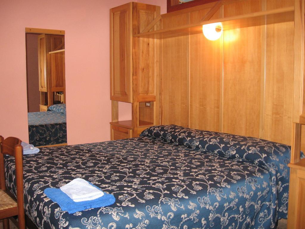 Hotel Casale Isola del Gran Sasso dʼItalia Camera foto