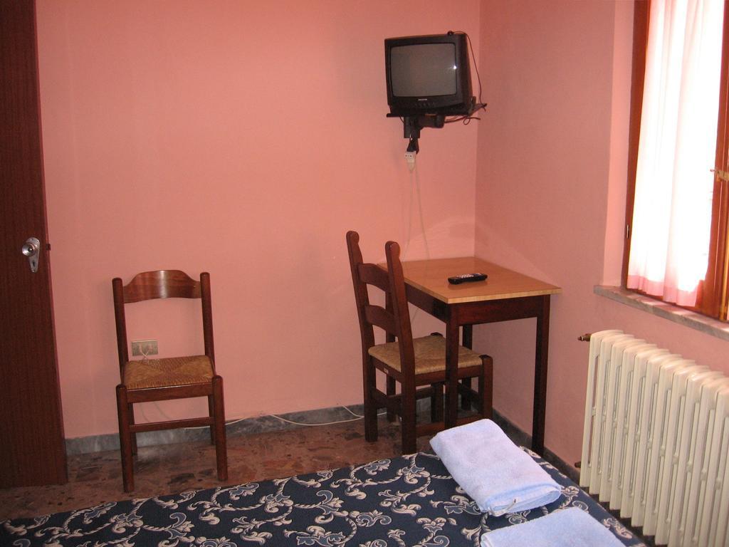 Hotel Casale Isola del Gran Sasso dʼItalia Camera foto