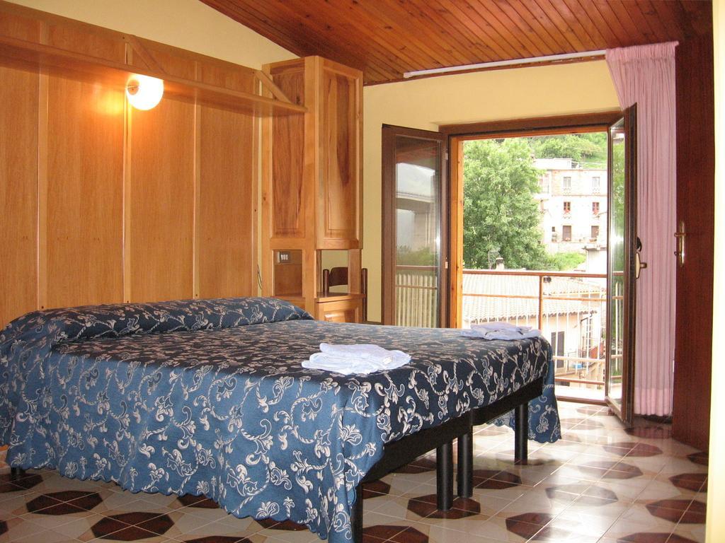 Hotel Casale Isola del Gran Sasso dʼItalia Esterno foto