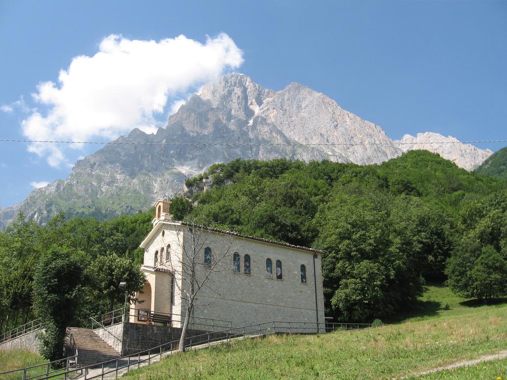 Hotel Casale Isola del Gran Sasso dʼItalia Esterno foto